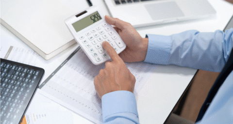 Zahlenregen und Zitterpartie: Der DAX kämpft verbissen um die 25.000